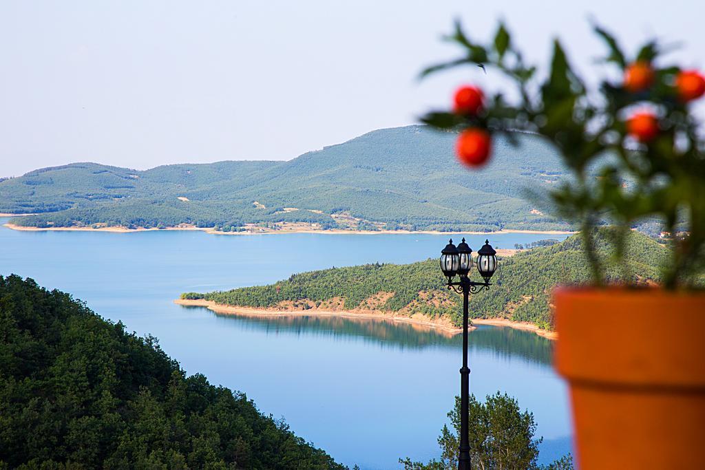 Χρυσοπελεια - Chrisopeleia Lake View Neochori  Buitenkant foto